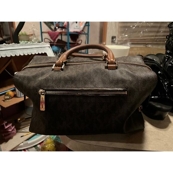 Michael Kors Kirby large satchel in brown monogram printed pebble leather. - Picture 15 of 15